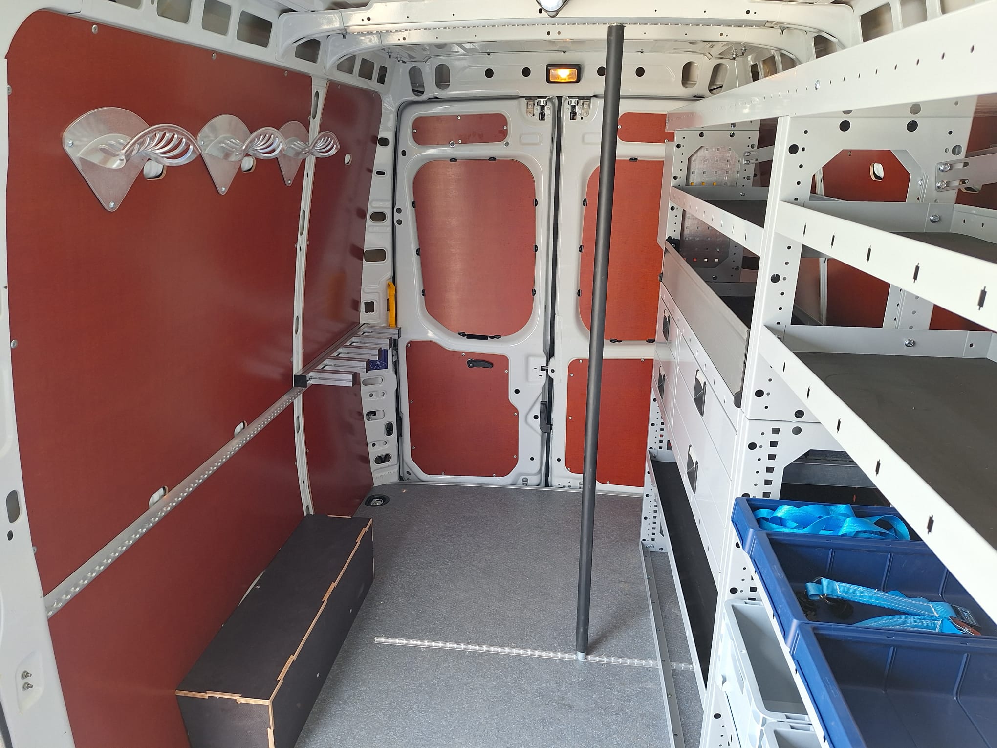Cargo area lining | Commercial vehicle fittings | Carval | Carval